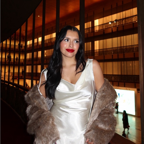 Meet your Posher, Renata - Picture 1 of 1